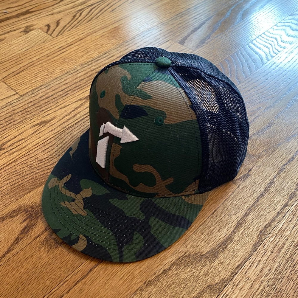 Adjustable Camo and Black Elavant Trucker Hat